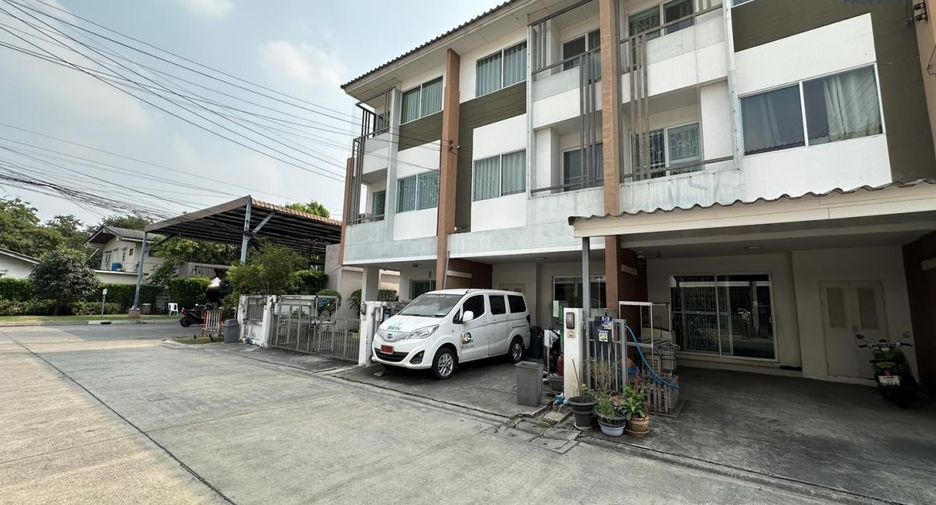 For sale 5 bed townhouse in Mueang Nonthaburi, Nonthaburi