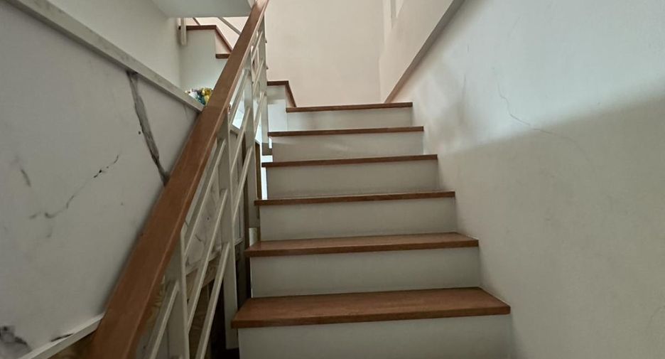For sale 5 bed townhouse in Mueang Nonthaburi, Nonthaburi