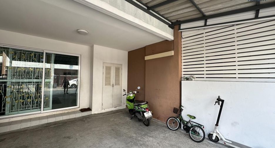 For sale 5 bed townhouse in Mueang Nonthaburi, Nonthaburi
