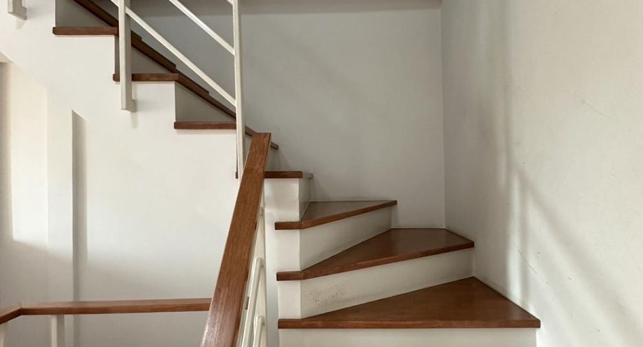 For sale 5 bed townhouse in Mueang Nonthaburi, Nonthaburi