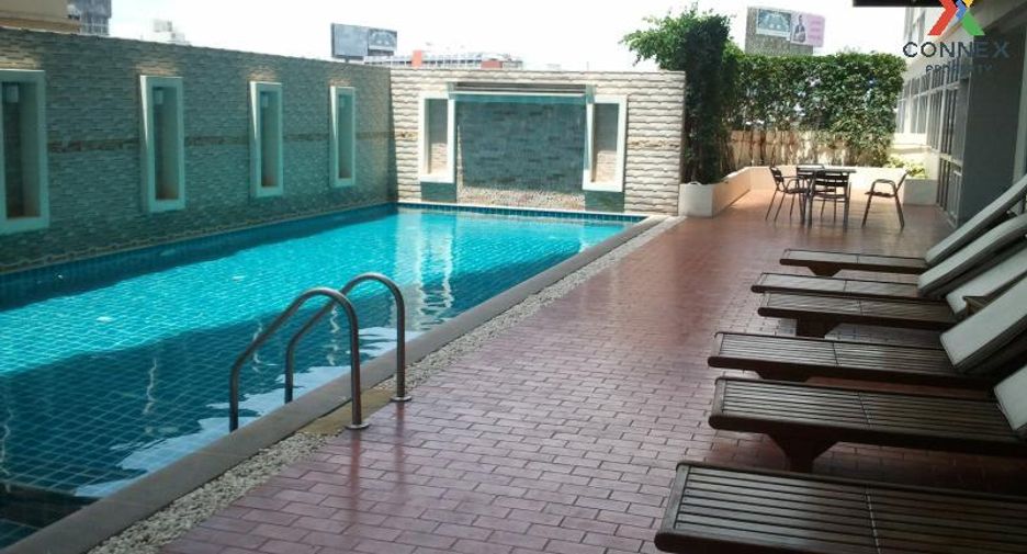 For sale 2 bed condo in Ratchathewi, Bangkok