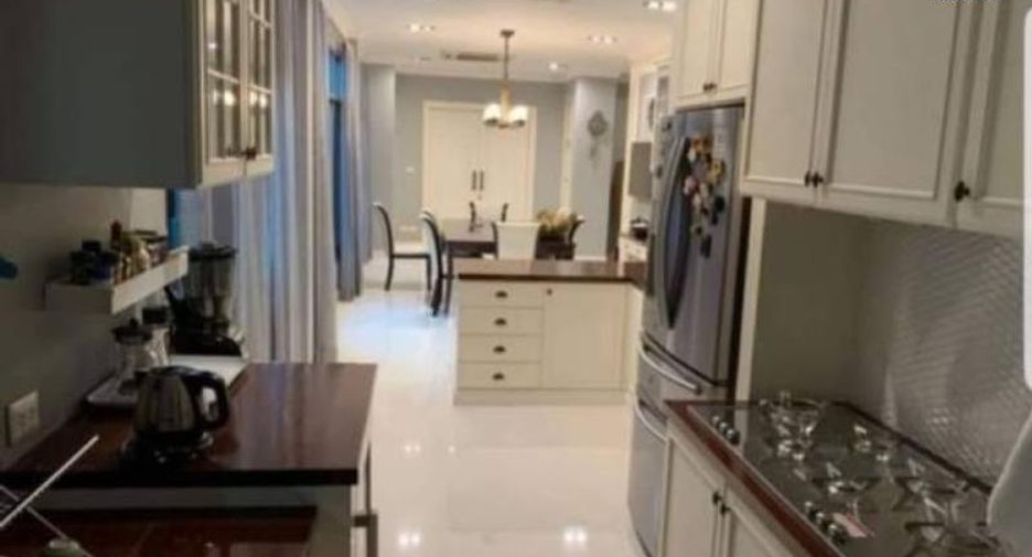 For sale 4 bed house in Mueang Nonthaburi, Nonthaburi