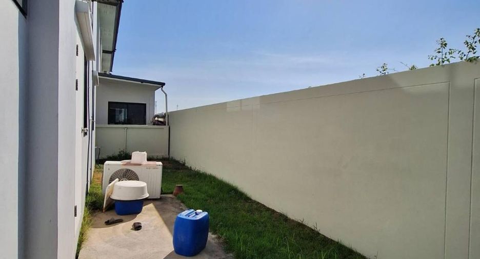 For sale 4 Beds house in Lam Luk Ka, Pathum Thani
