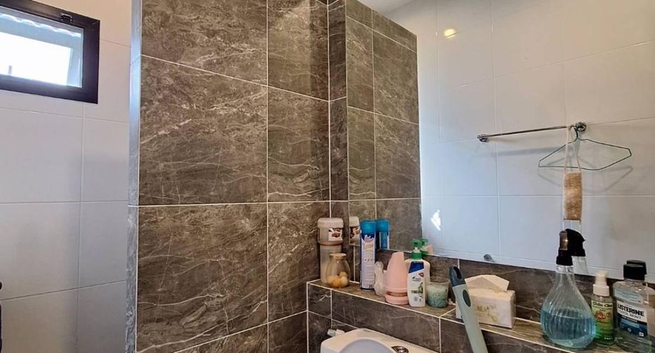 For sale 4 Beds house in Lam Luk Ka, Pathum Thani