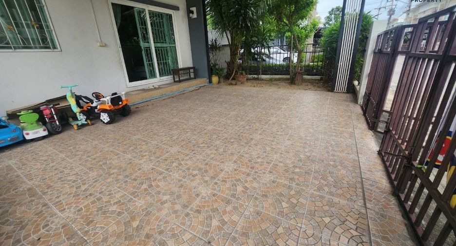 For sale 3 Beds townhouse in Lam Luk Ka, Pathum Thani