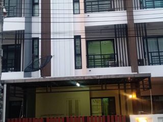 For sale 5 Beds townhouse in Nong Khaem, Bangkok