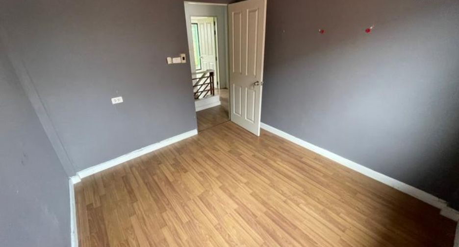 For sale 3 Beds townhouse in Lam Luk Ka, Pathum Thani