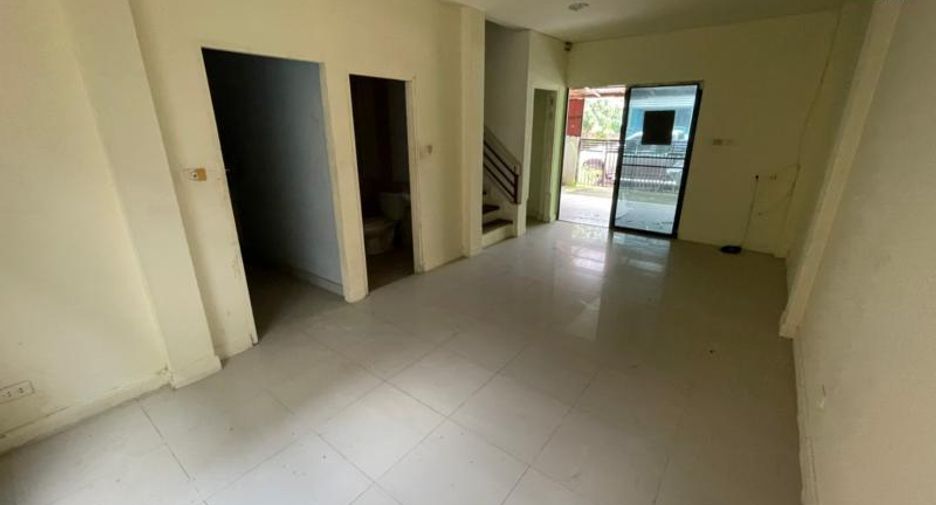 For sale 3 Beds townhouse in Lam Luk Ka, Pathum Thani