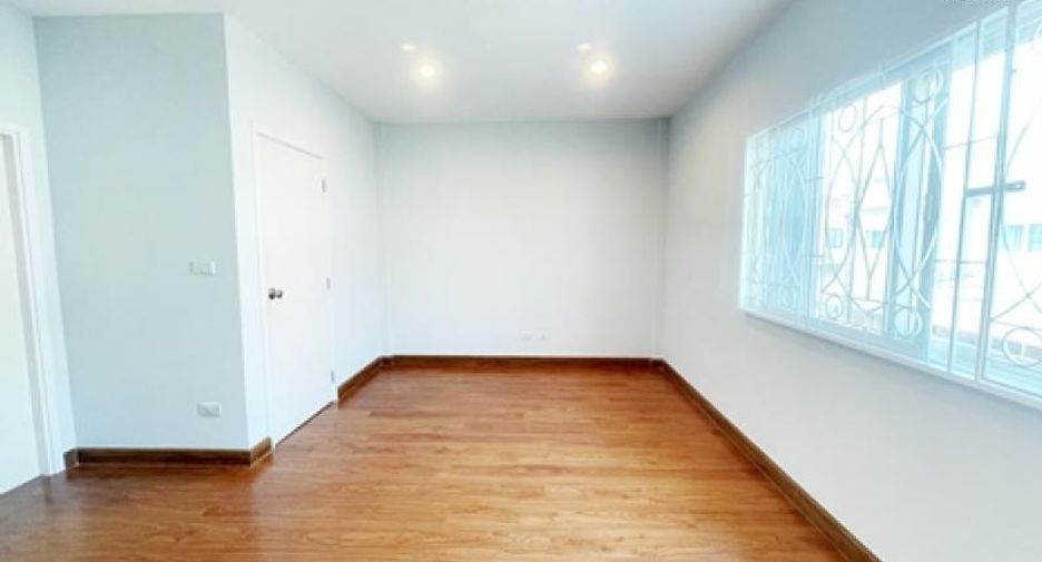 For sale 3 Beds townhouse in Pak Kret, Nonthaburi
