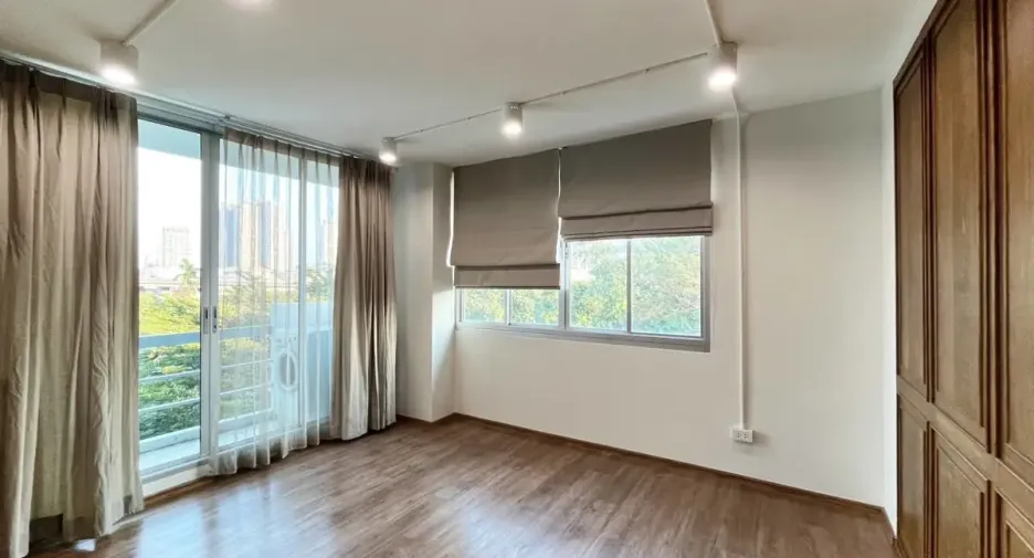 For rent and for sale 2 bedrooms condo in Khlong Toei, Bangkok