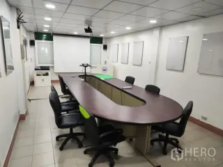 For rent retail Space in Yan Nawa, Bangkok