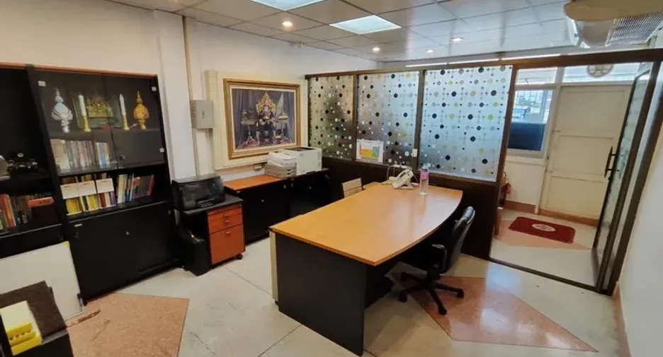 For rent retail Space in Yan Nawa, Bangkok