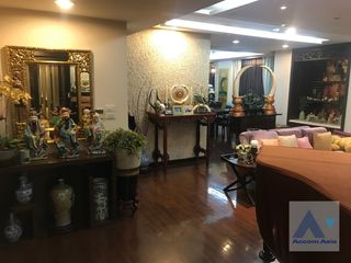 For sale 3 bed condo in Yan Nawa, Bangkok