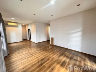 For sale 6 Beds house in Bang Na, Bangkok