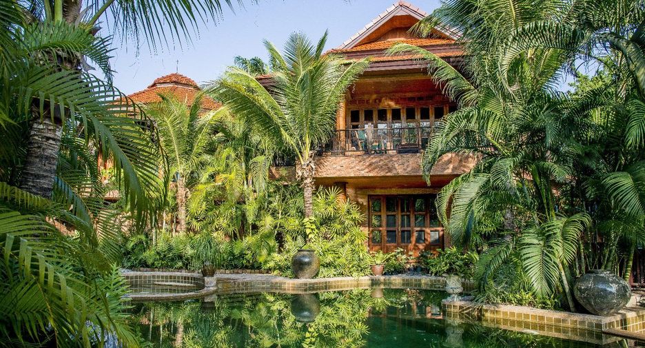 For sale 6 bed villa in Cha Am, Phetchaburi