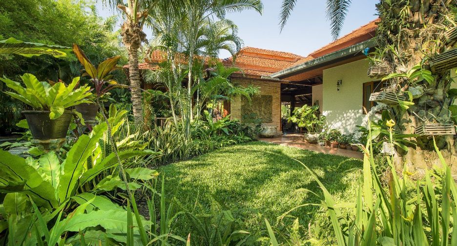 For sale 6 bed villa in Cha Am, Phetchaburi