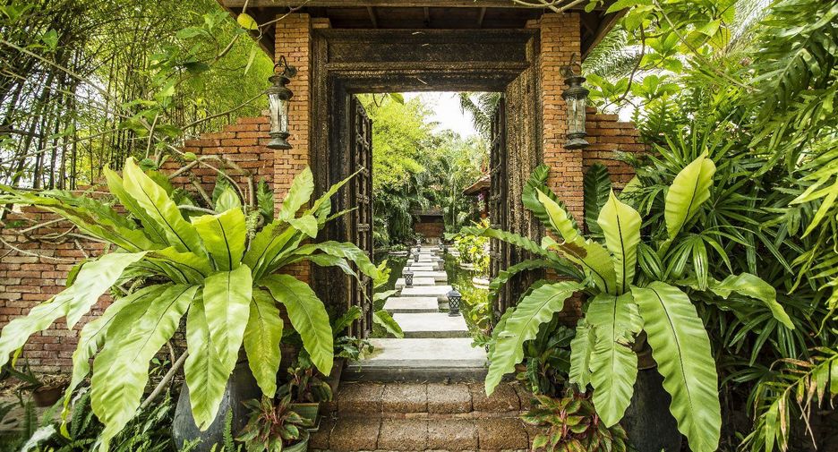 For sale 6 bed villa in Cha Am, Phetchaburi