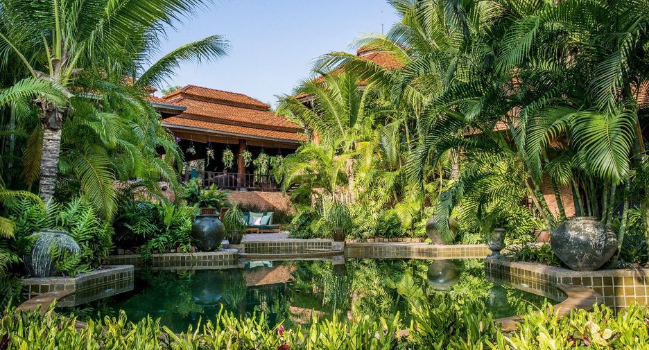 For sale 6 bed villa in Cha Am, Phetchaburi