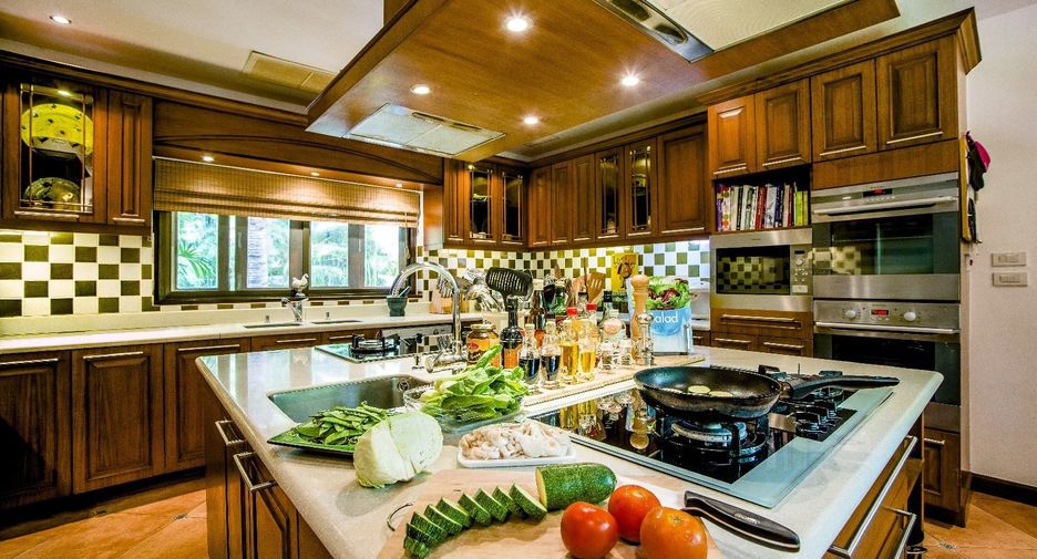 For sale 6 bed villa in Cha Am, Phetchaburi