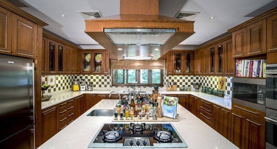 For sale 6 bed villa in Cha Am, Phetchaburi