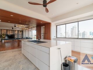 For sale 4 Beds condo in Watthana, Bangkok