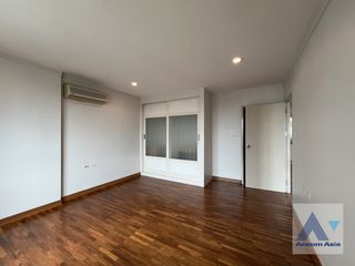 For sale 2 bed condo in Yan Nawa, Bangkok