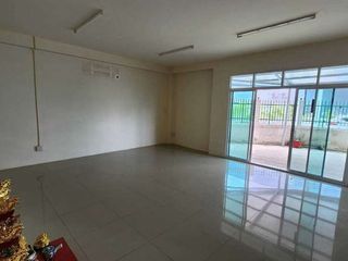 For rent warehouse in Ban Phaeo, Samut Sakhon