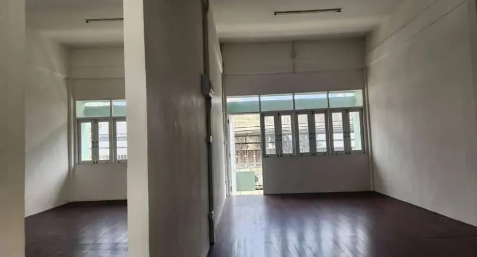 For rent retail Space in Khlong Toei, Bangkok