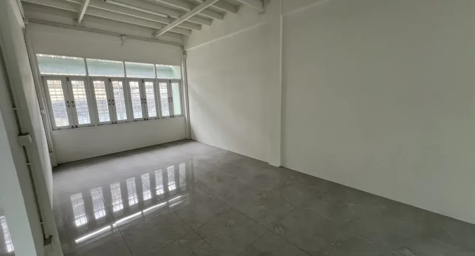 For rent retail Space in Khlong Toei, Bangkok