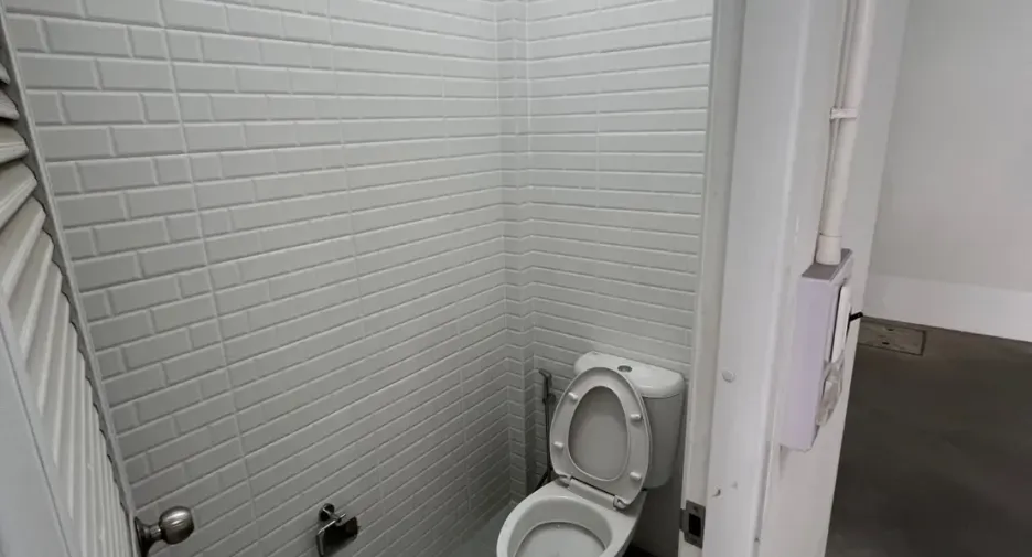 For rent retail Space in Khlong Toei, Bangkok