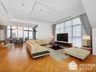 For sale 4 Beds condo in Watthana, Bangkok