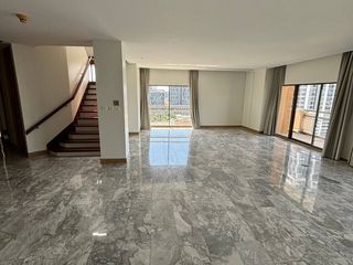 For sale 4 Beds condo in Watthana, Bangkok