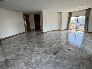 For sale 4 Beds condo in Watthana, Bangkok