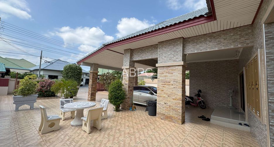For sale 3 bedrooms house in Huay Yai, Pattaya