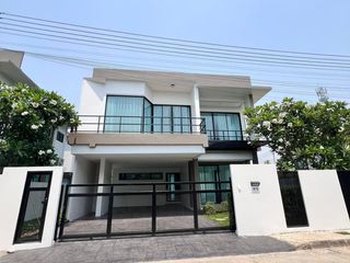 For rent 4 bed villa in Mueang Chiang Mai, Chiang Mai