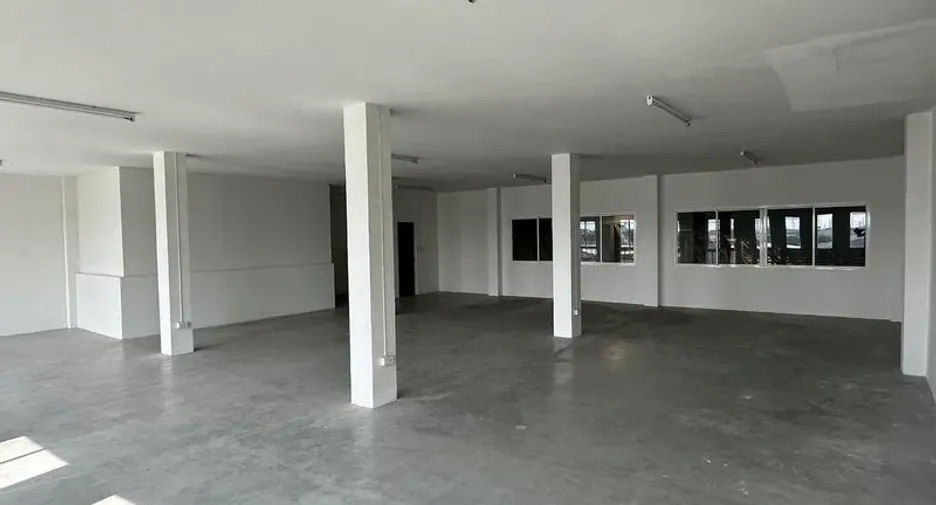 For rent warehouse in Bang Sao Thong, Samut Prakan