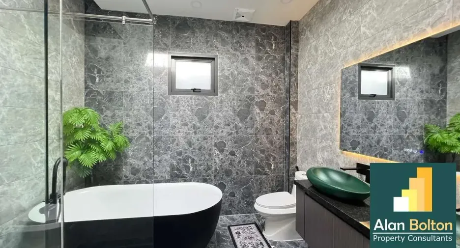 For rent and for sale 3 bedrooms house in Bang Lamung, Chonburi