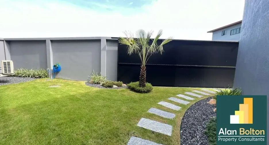 For rent and for sale 3 bedrooms house in Bang Lamung, Chonburi