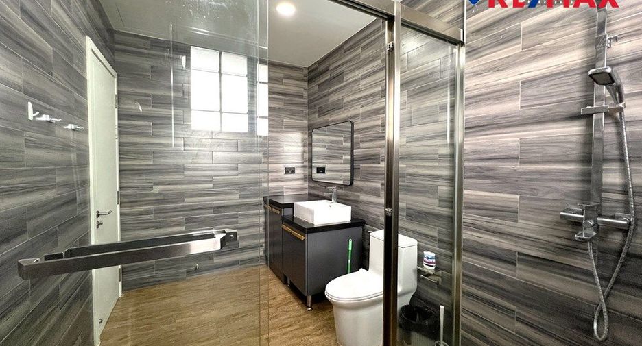 For sale 5 bedrooms house in East Pattaya, Pattaya