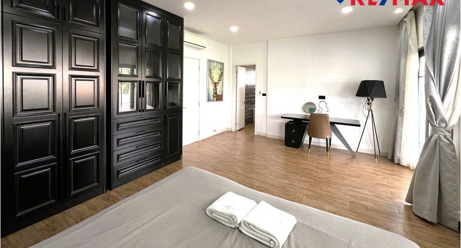 For sale 5 bedrooms house in East Pattaya, Pattaya
