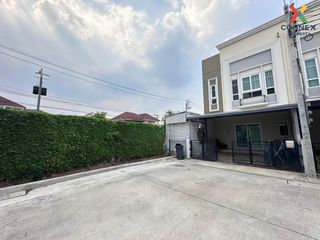 For sale 3 bed townhouse in Bang Khae, Bangkok