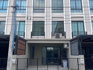 For sale 3 bed townhouse in Bang Khae, Bangkok