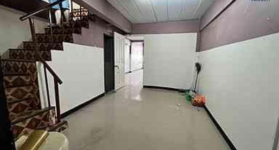 For sale 4 bed townhouse in Mueang Nonthaburi, Nonthaburi