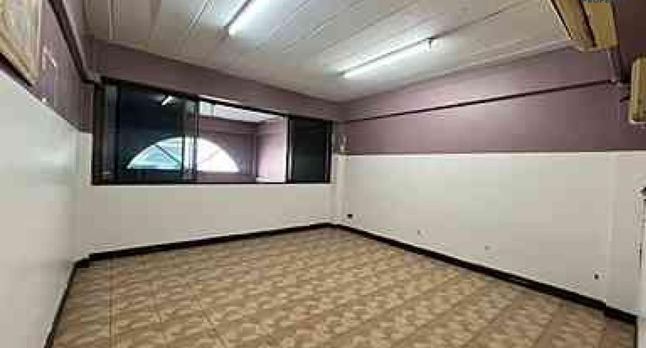 For sale 4 bed townhouse in Mueang Nonthaburi, Nonthaburi
