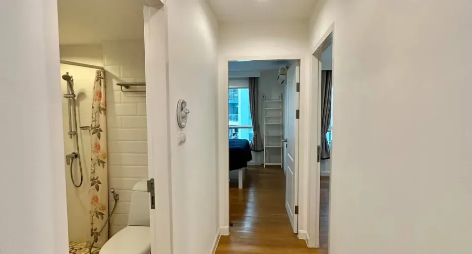 For rent 2 bed condo in Huai Khwang, Bangkok