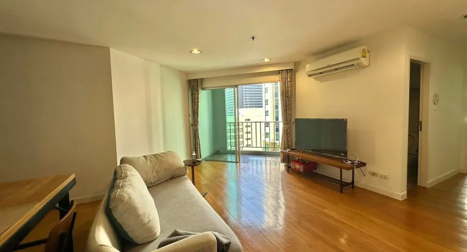 For rent 2 bed condo in Huai Khwang, Bangkok