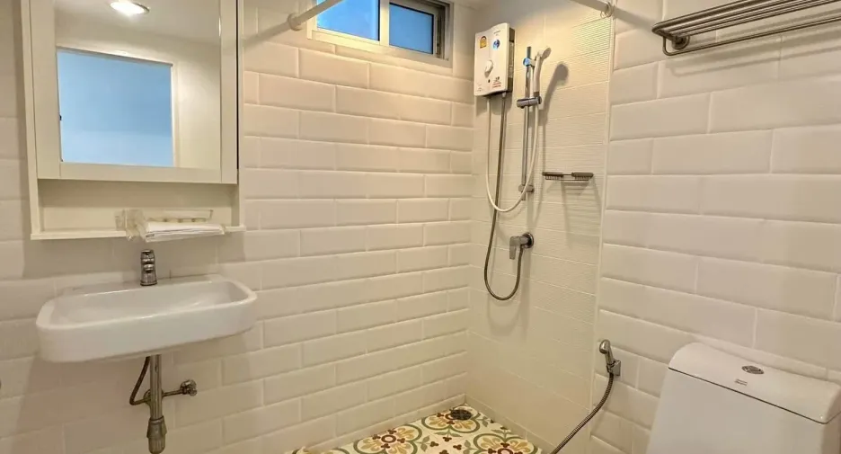 For rent 2 bed condo in Huai Khwang, Bangkok