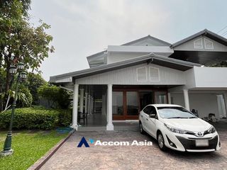 For rent 5 Beds house in Watthana, Bangkok