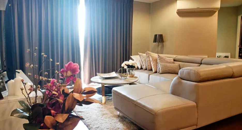 For sale 5 bed condo in Huai Khwang, Bangkok
