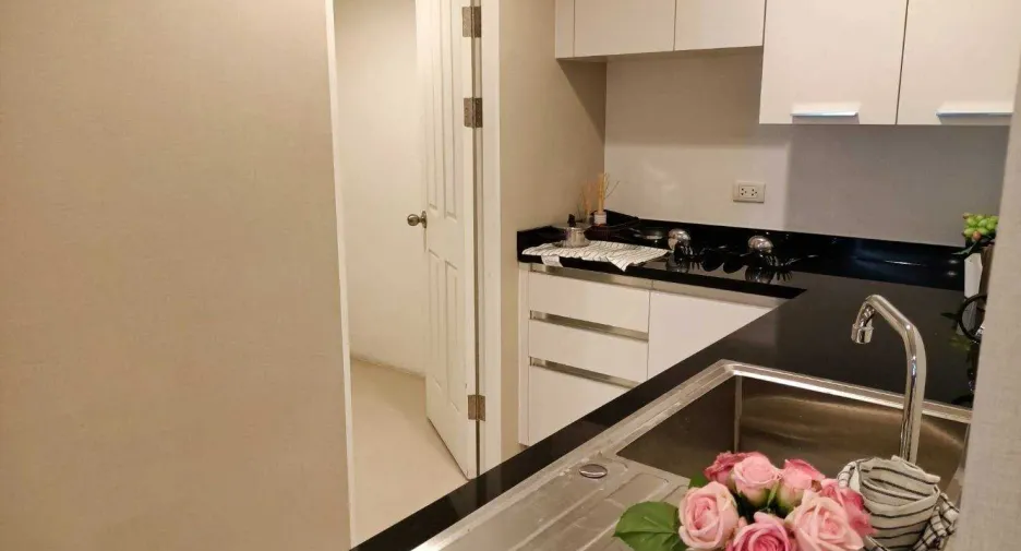 For sale 5 bed condo in Huai Khwang, Bangkok